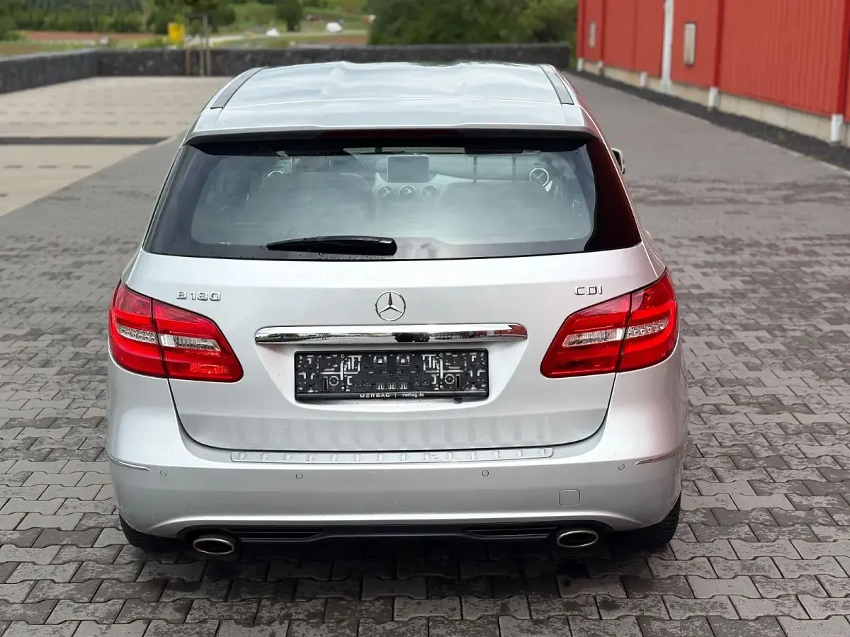 Gebraucht Mercedes B180 109 PS (80 kW) 2014 Silber Van / Kleinbus