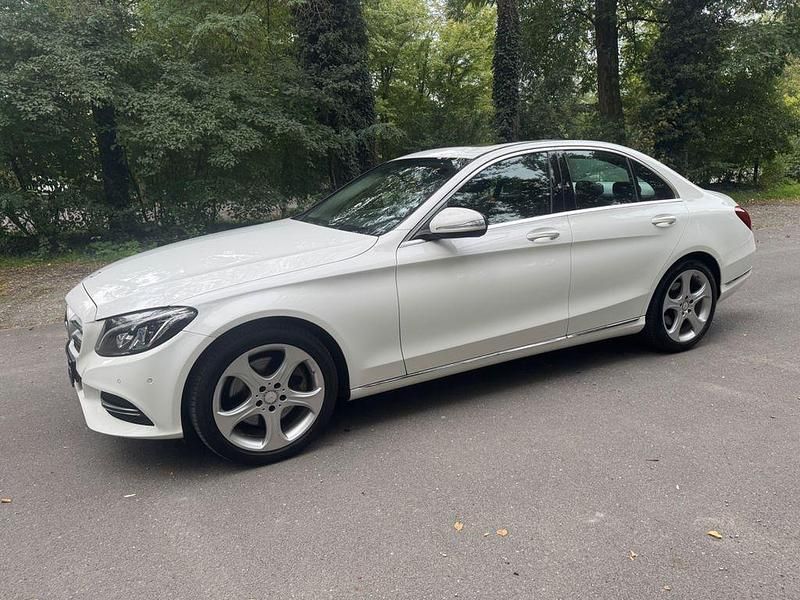Gebraucht Mercedes C300e Avantgarde 204 PS (150 kW) 2015 Weiß Limousine