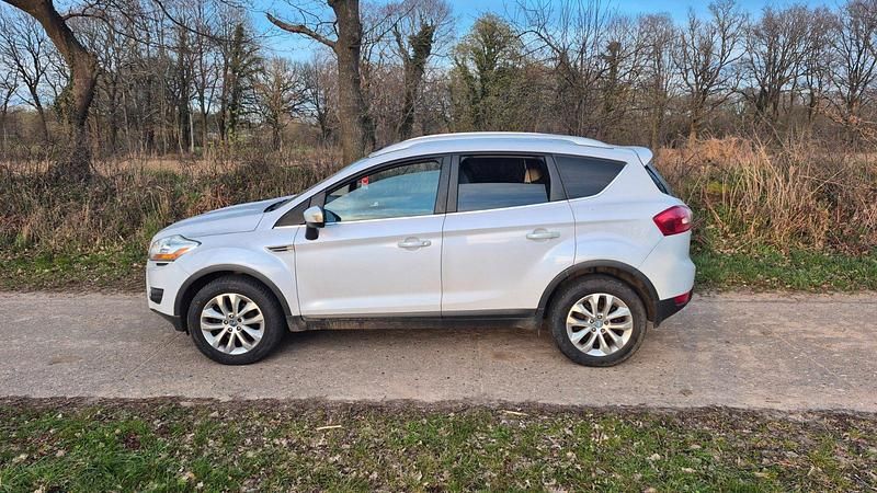 Gebraucht Ford Kuga 140 PS (102 kW) 2009 Weiß SUV