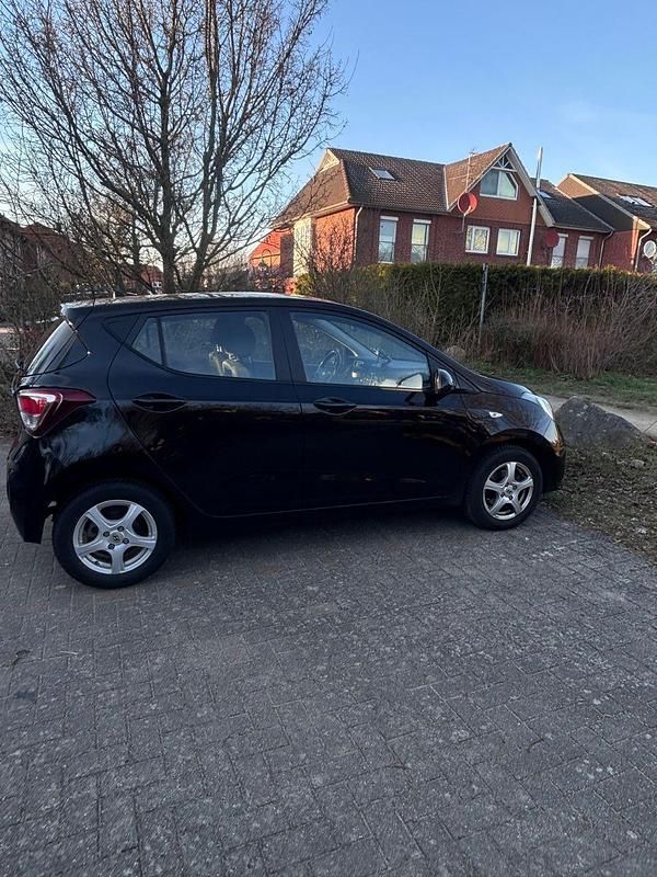 Gebraucht Hyundai i10 67 PS (49 kW) 2017 Schwarz Kleinwagen