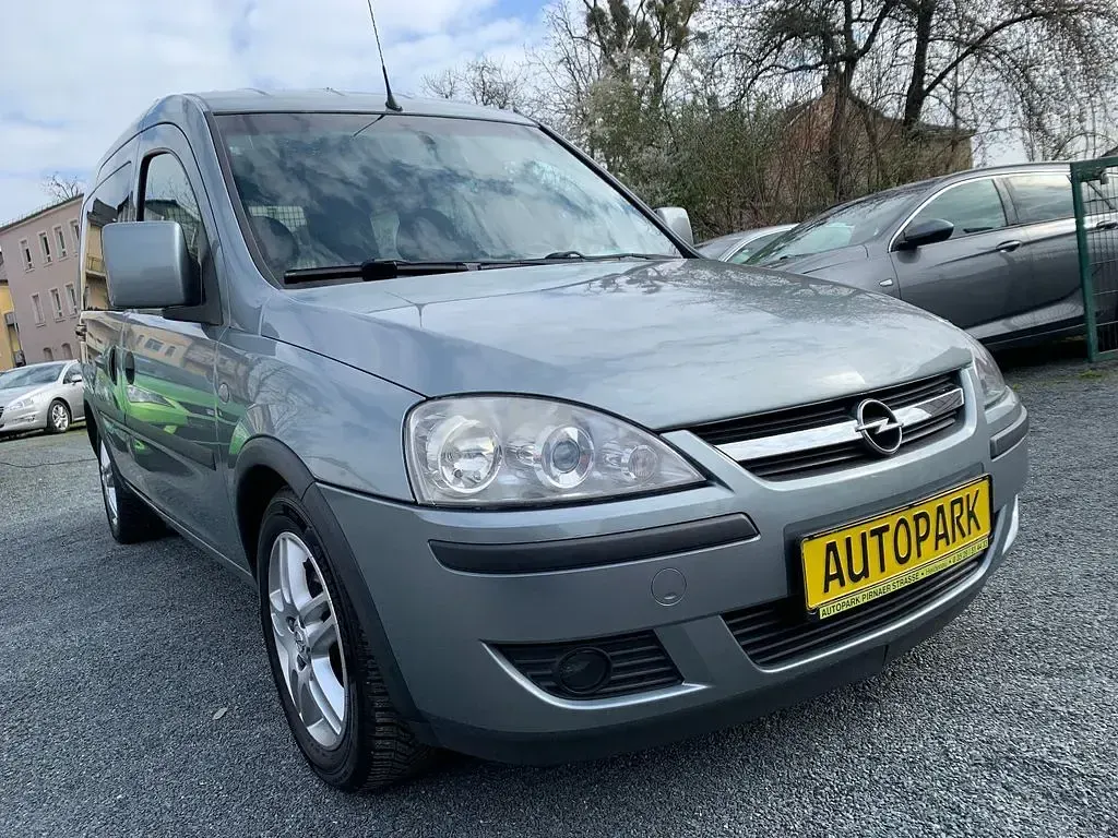 Usado Opel Combo 90 HP (66 kW) 2010 Prateado Monovolume