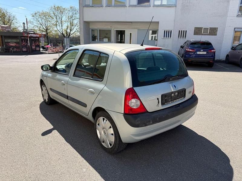 Gebraucht Renault Clio II Privilege 107 PS (78 kW) 2004 Silber Limousine