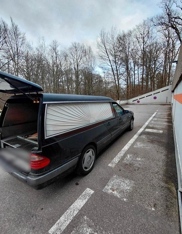 Gebraucht Mercedes E280 Classic 204 PS (150 kW) 1998 Schwarz Kombi