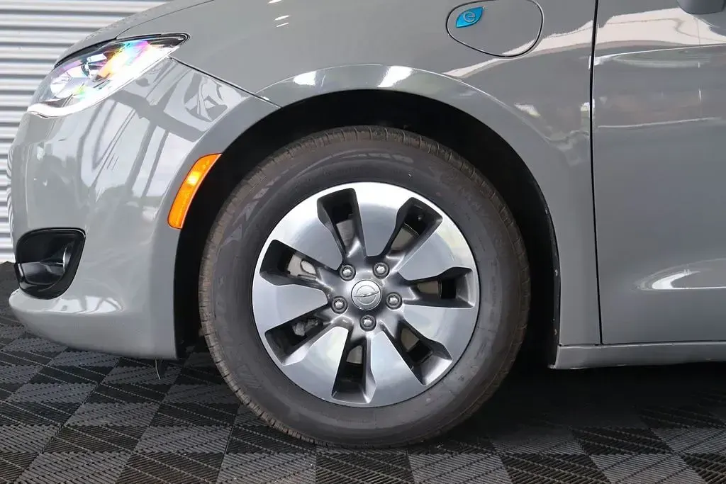 Gebraucht Chrysler Pacifica 264 PS (194 kW) 2020 Grau Van / Kleinbus
