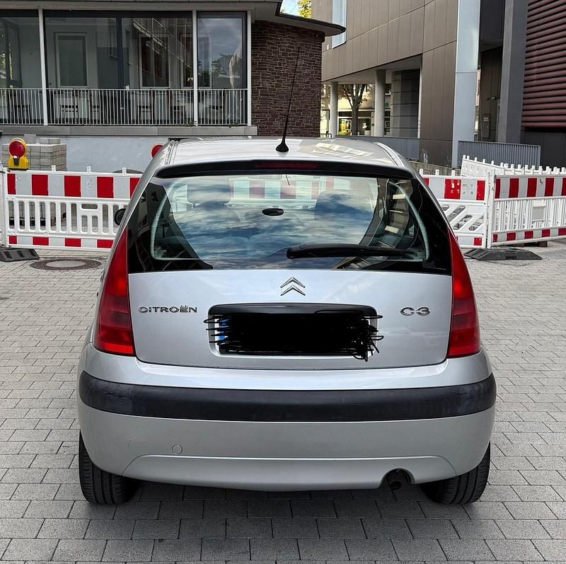Silber Gebraucht 2003 Citroën C3 Kleinwagen | 1.200 € - Bild 1/4