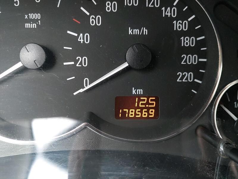 Gebraucht Opel Meriva 110 PS (80 kW) 2005 Silber Van / Kleinbus