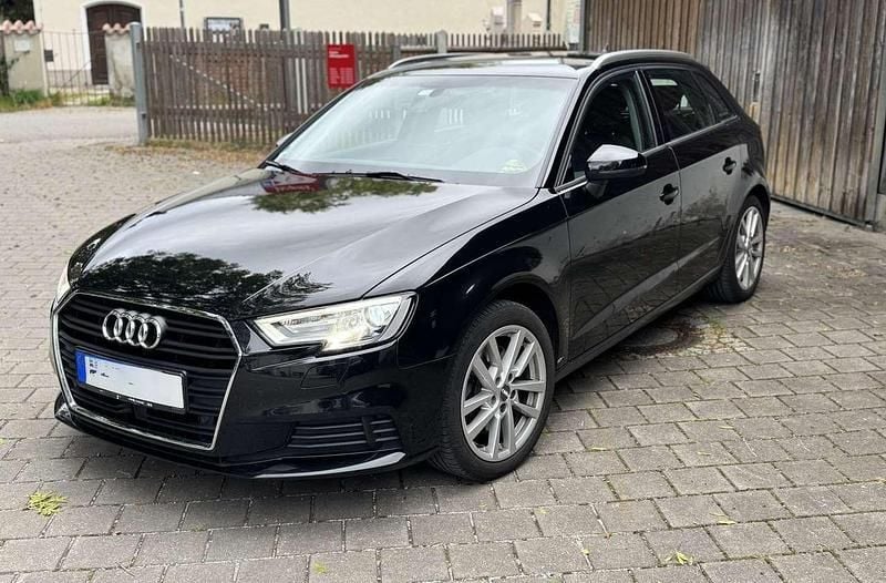 Schwarz Gebraucht 2020 Audi A3 Sportback Kleinwagen | 18.500 € (Guter Preis) - Bild 1/4