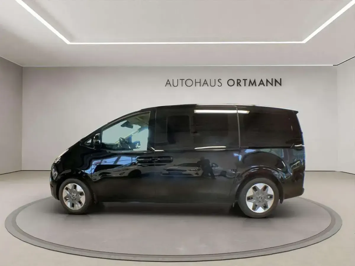 Gebraucht Hyundai Staria Prime 177 PS (130 kW) 2024 Abyss black / mic Van / Kleinbus