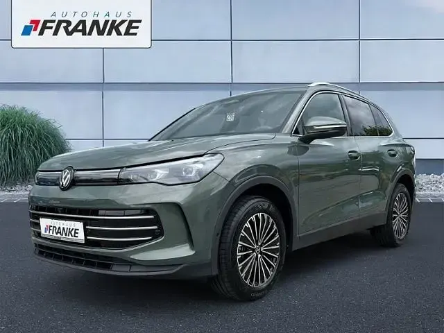 Neu VW Tiguan Elegance 150 PS (110 kW) 2026 Cipressinogrün metallic SUV