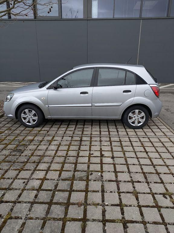 Gebraucht Kia Rio Base 97 PS (71 kW) 2011 Grau Limousine