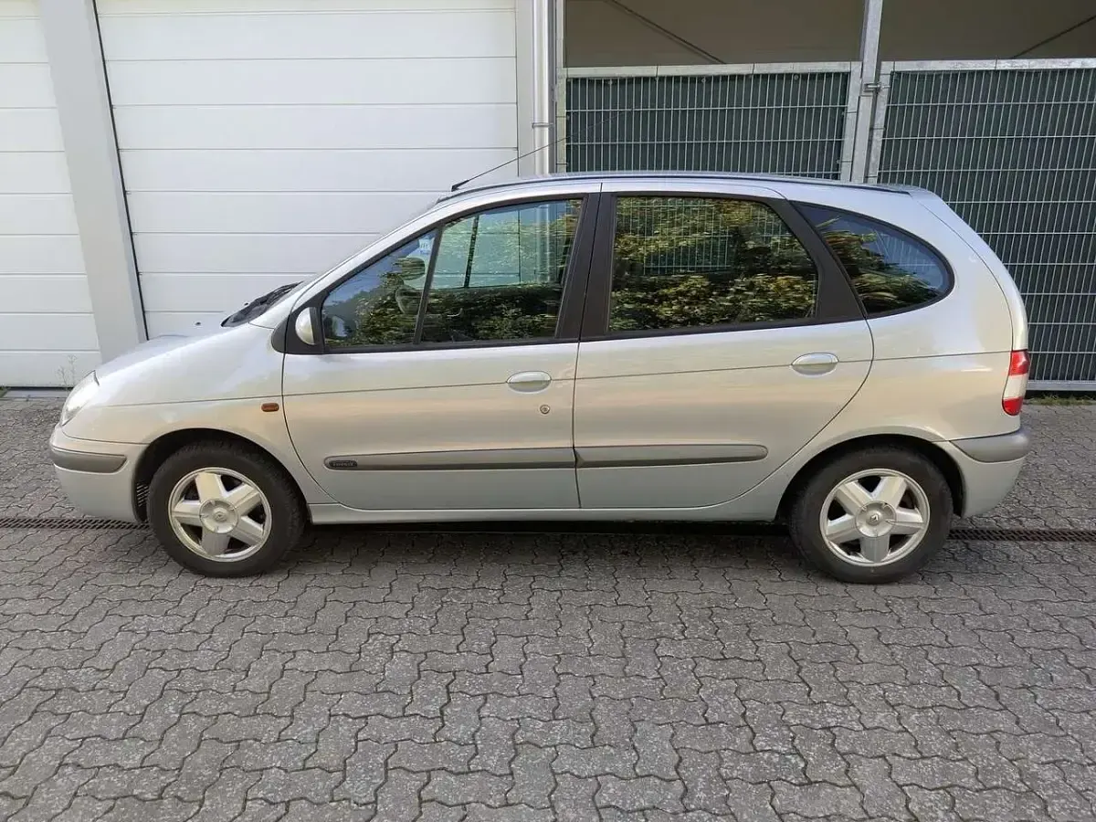 Gebraucht Renault Scénic 139 PS (102 kW) 2002 Silber Van / Kleinbus