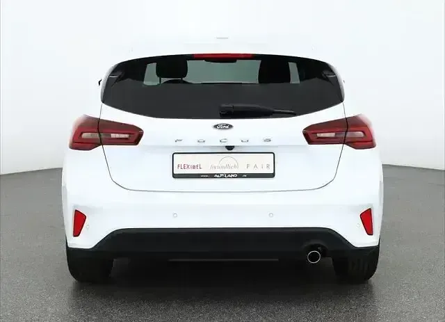 Neu Ford Focus Titanium 125 PS (91 kW) 2026 Frostweiss Limousine