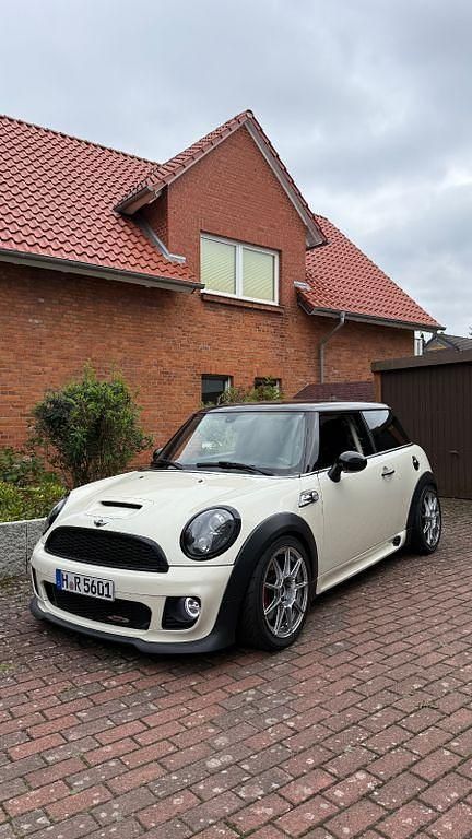 Beige Gebraucht 2012 Mini John Cooper Works Kleinwagen | 19.375 € - Bild 1/4