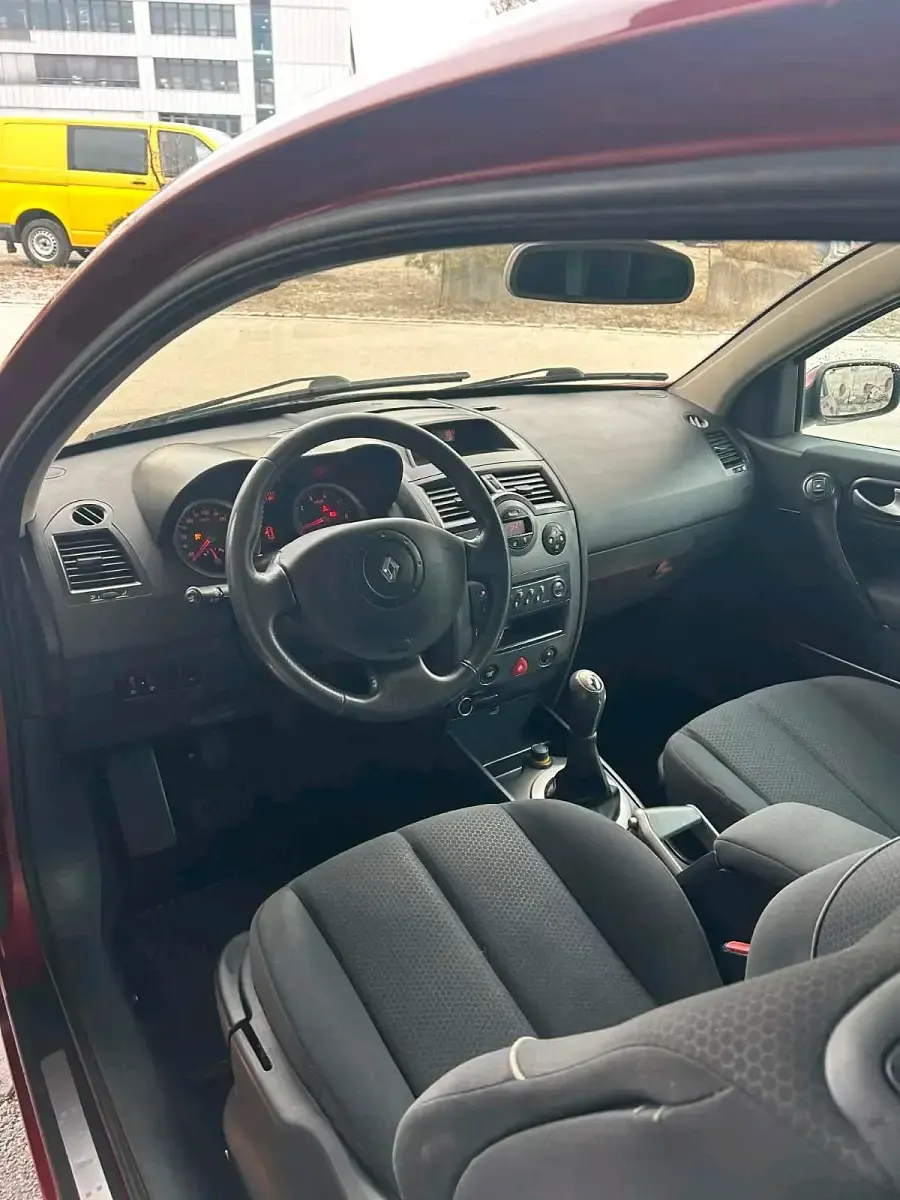 Używany Renault Mégane 95 KM (69 kW) 2004 Czerwony Hatchback