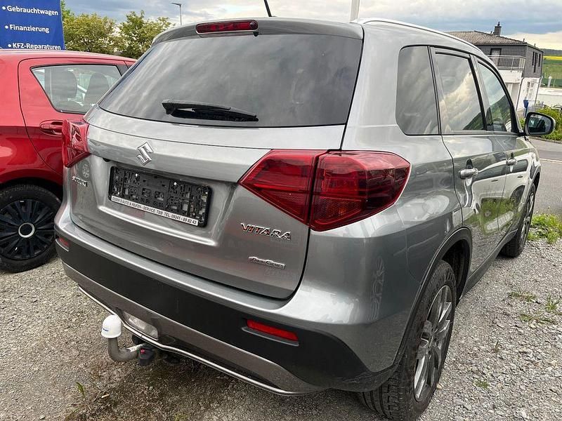 Gebraucht Suzuki Vitara 140 PS (102 kW) 2019 Grau SUV