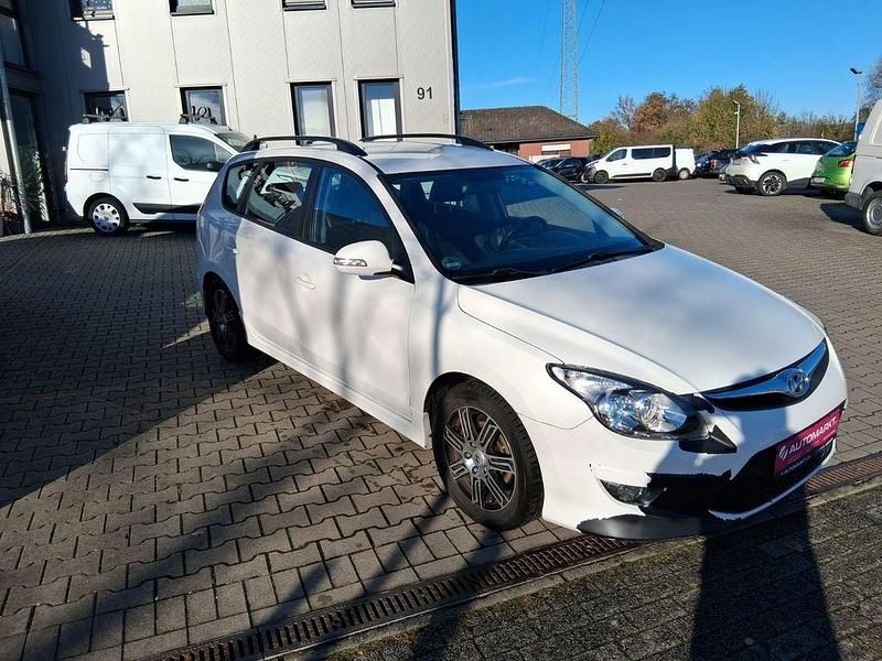 Gebraucht Hyundai i30 Classic 90 PS (66 kW) 2012 Weiß Kombi