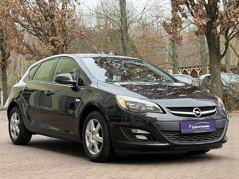 Gebraucht Opel Astra Selection 116 PS (85 kW) 2015 Karbonschw graphitschw midnigh Limousine