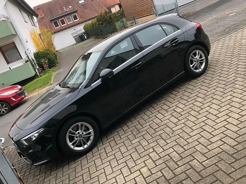 Gebraucht Mercedes A200 163 PS (119 kW) 2018 Schwarz Limousine
