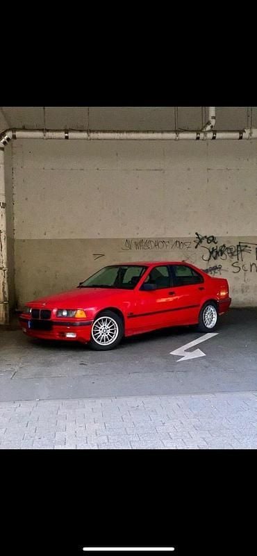 Rot Gebraucht 1994 BMW 316 Limousine | 2.950 € - Bild 1/4
