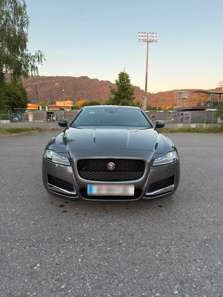 Gebraucht Jaguar XF 180 PS (132 kW) 2016 Limousine