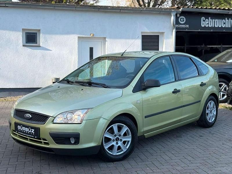 Gebraucht Ford Focus Trend 116 PS (85 kW) 2005 Grün Limousine