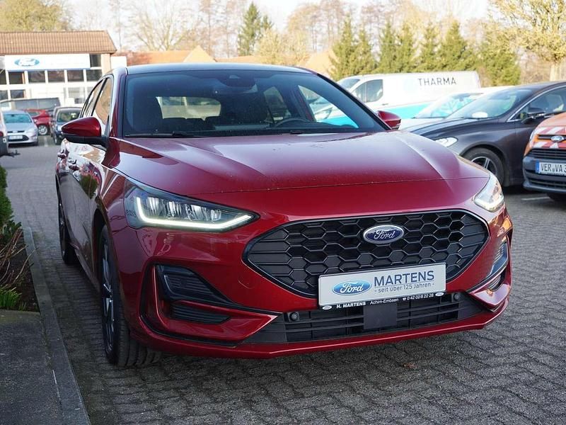 Gebraucht Ford Focus ST-Line 155 PS (114 kW) 2023 Fantastic red tc Kleinwagen