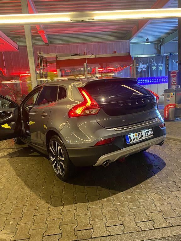 Gebraucht Volvo V40 CC Momentum 190 PS (139 kW) 2016 Grau Kombi