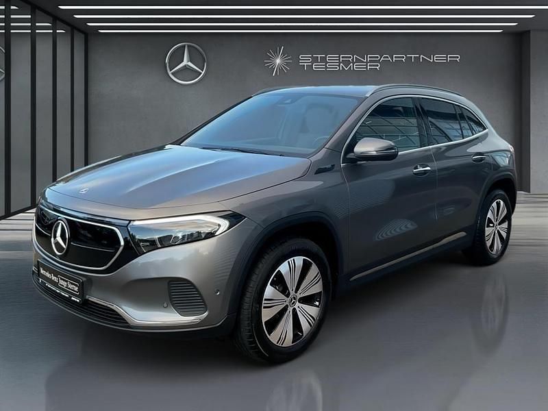 Mountaingrau metallic Gebraucht 2021 Mercedes EQA250 Progressive SUV | 28.950 € (Guter Preis) - Bild 1/3