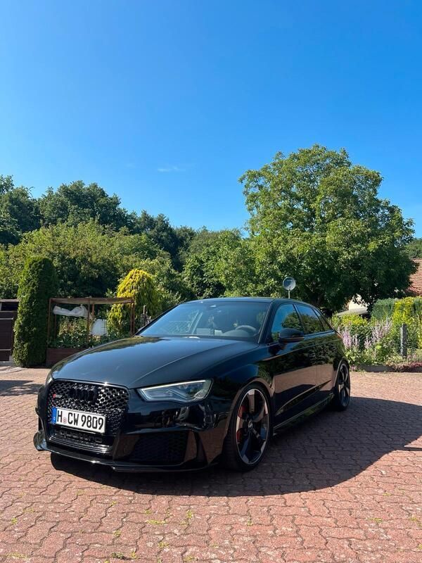 Schwarz Gebraucht 2016 Audi RS3 Design Kleinwagen | 38.500 € - Bild 1/4
