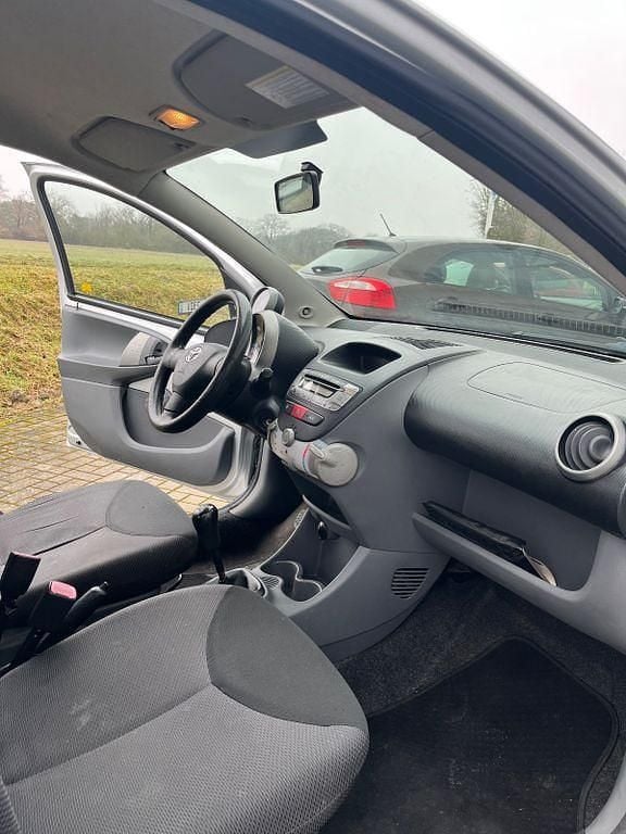 Gebraucht Toyota Aygo 68 PS (50 kW) 2007 Grau Kleinwagen