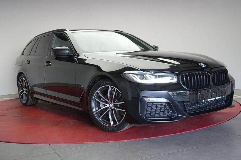 Black sapphire Gebraucht 2022 BMW 520 Performance Kombi | 25.490 € (Etwas zu teuer) - Bild 1/4