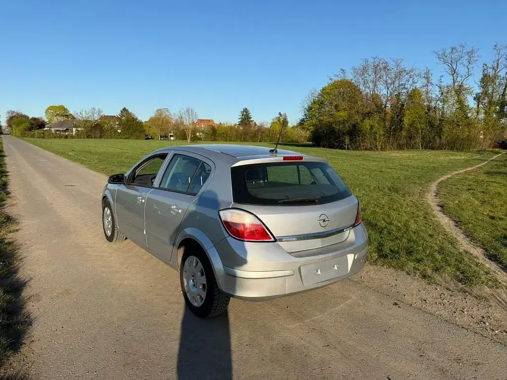 Gebraucht Opel Astra Edition+ 105 PS (77 kW) 2006 Grau Limousine