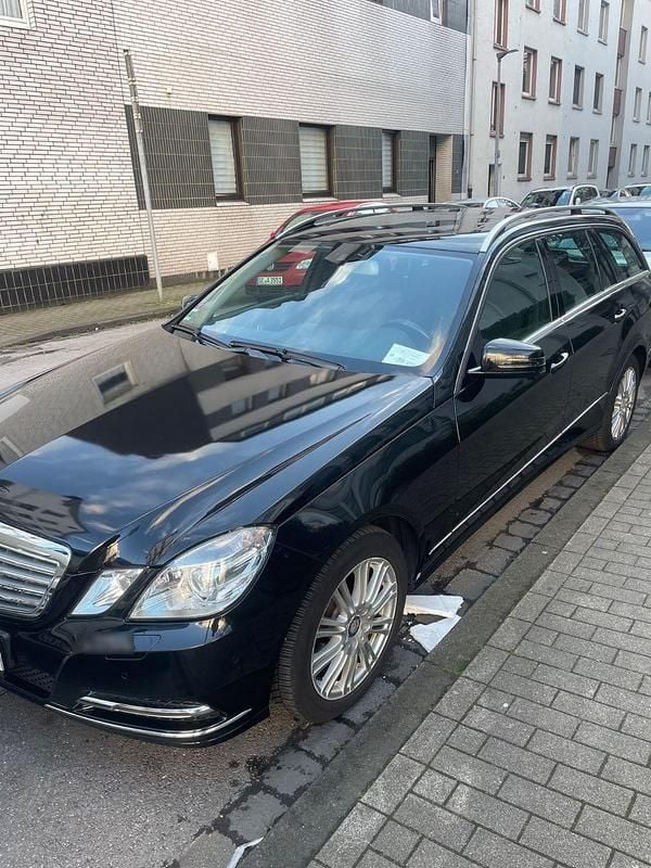 Gebraucht Mercedes E200 Elegance 184 PS (135 kW) 2012 Schwarz Kombi