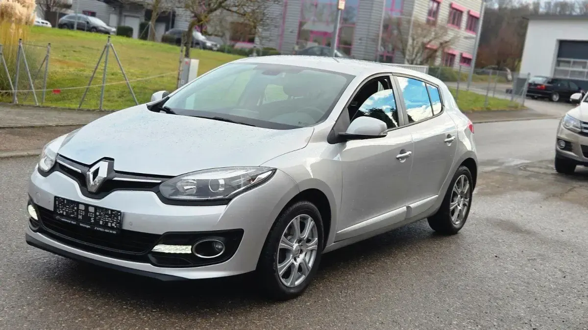 Gebraucht Renault Mégane III Initiale Paris 116 PS (85 kW) 2014 Silber Limousine