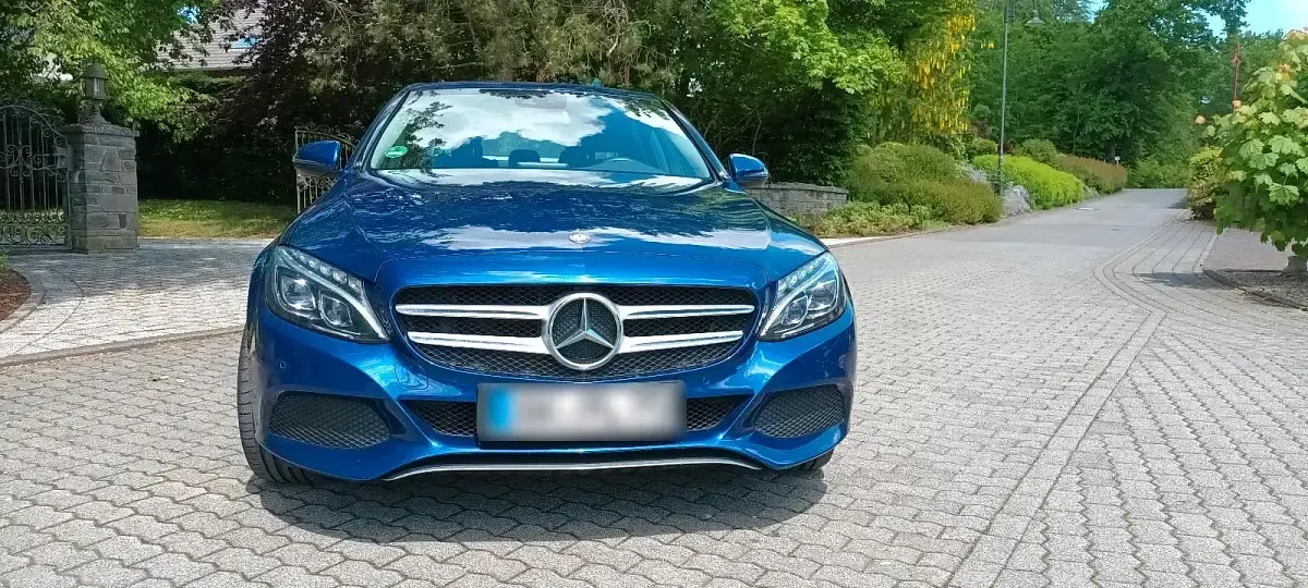 Gebraucht Mercedes C200 184 PS (135 kW) 2016 Blau Limousine