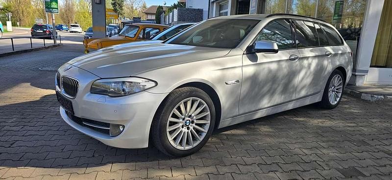 Gebraucht BMW 530 245 PS (180 kW) 2010 Titansilber metallic Kombi