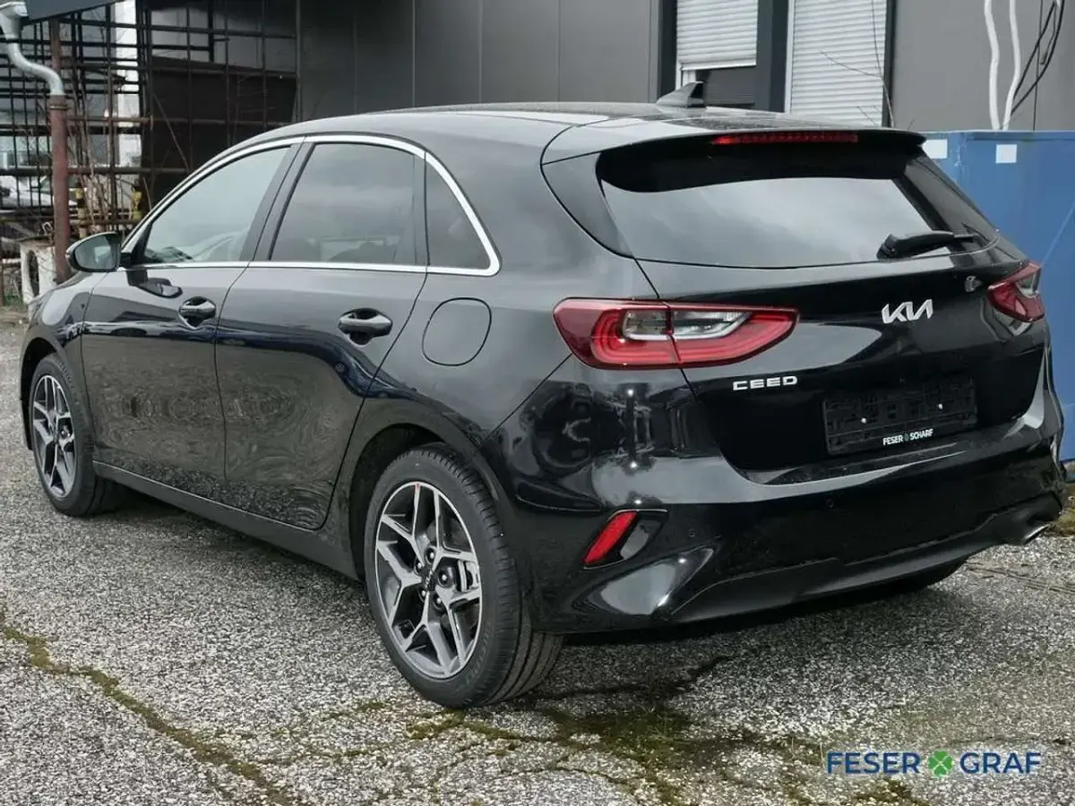Używany Kia Ceed Style 140 KM (102 kW) 2025 Czarny Hatchback
