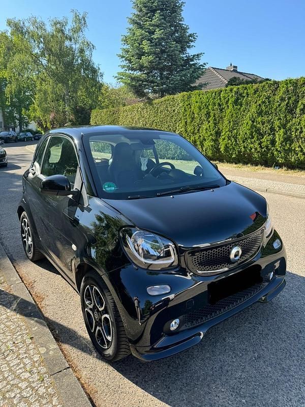 Schwarz Gebraucht 2018 Smart ForTwo Coupé Prime Coupé | 11.800 € - Bild 1/4