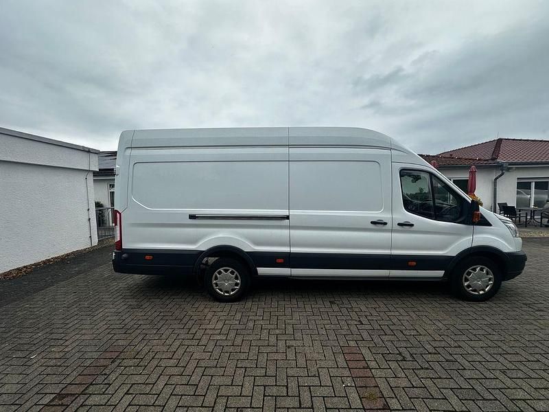 Second-hand Ford Transit 155 CP (114 kW) 2016 Alb Monovolum