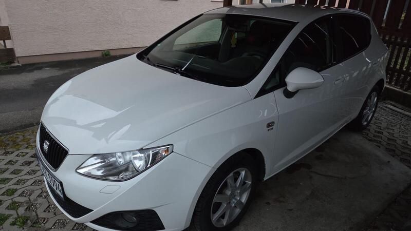 Weiß Gebraucht 2009 Seat Ibiza Limousine | 3.500 € (Teuer) - Bild 1/4