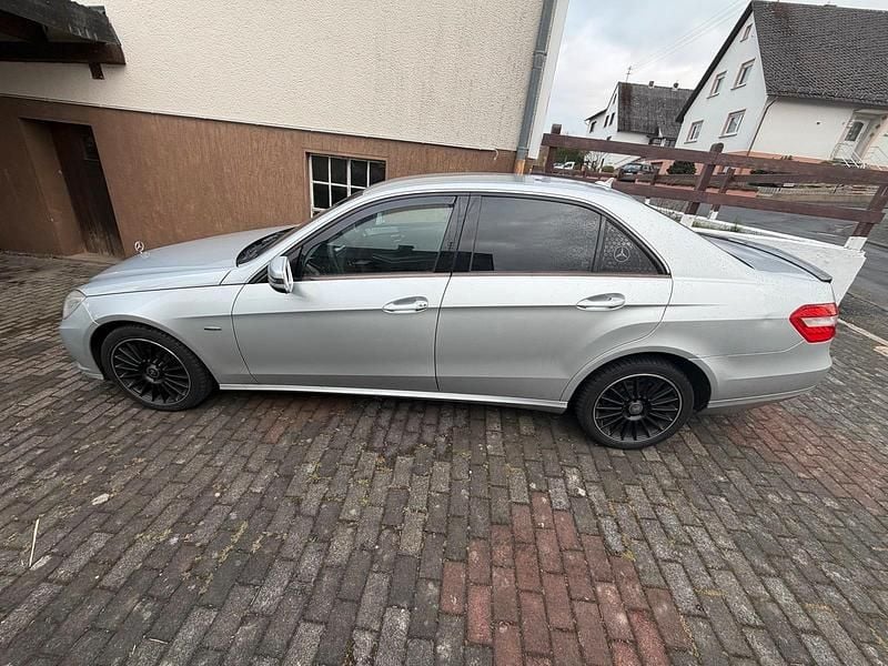Gebraucht Mercedes E220 170 PS (125 kW) 2009 Silber Limousine