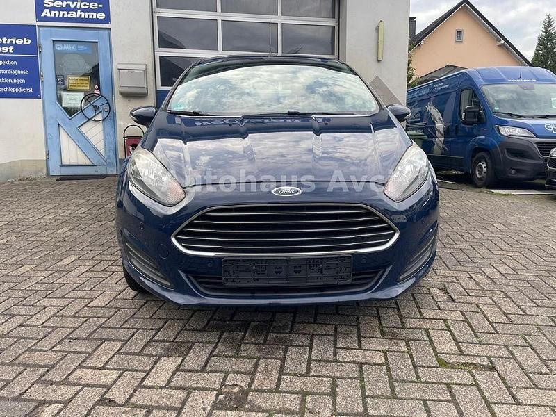 Gebraucht Ford Fiesta Trend 60 PS (44 kW) 2014 Blau Kleinwagen