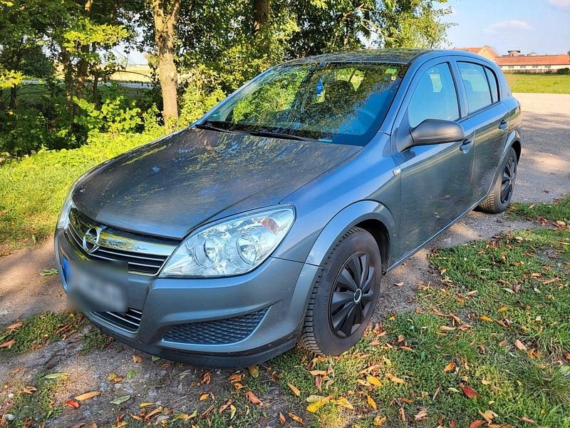 Grau Gebraucht 2008 Opel Astra Edition Coupé | 3.100 € (Teuer) - Bild 1/4