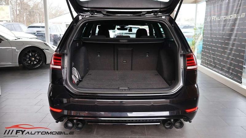 Gebraucht VW Golf VIII R 300 PS (220 kW) 2020 Deep black perleffekt Kombi