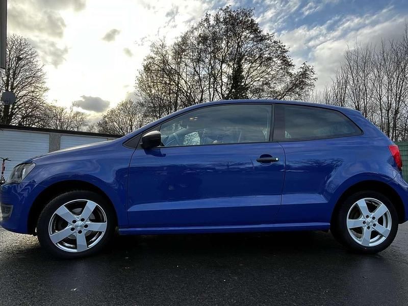 Blau Gebraucht 2010 VW Polo Trendline Limousine | 3.500 € (Guter Preis) - Bild 1/4