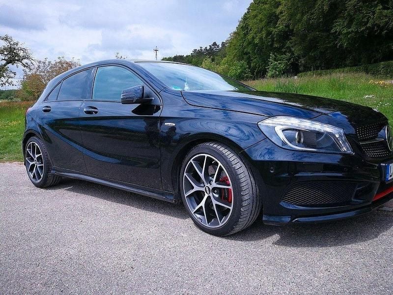Schwarz Gebraucht 2014 Mercedes A250 Limousine | 16.100 € (Fairer Preis) - Bild 1/4