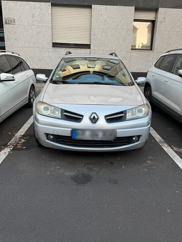 Silber Gebraucht 2009 Renault Mégane III Limousine | 2.350 € - Bild 1/4