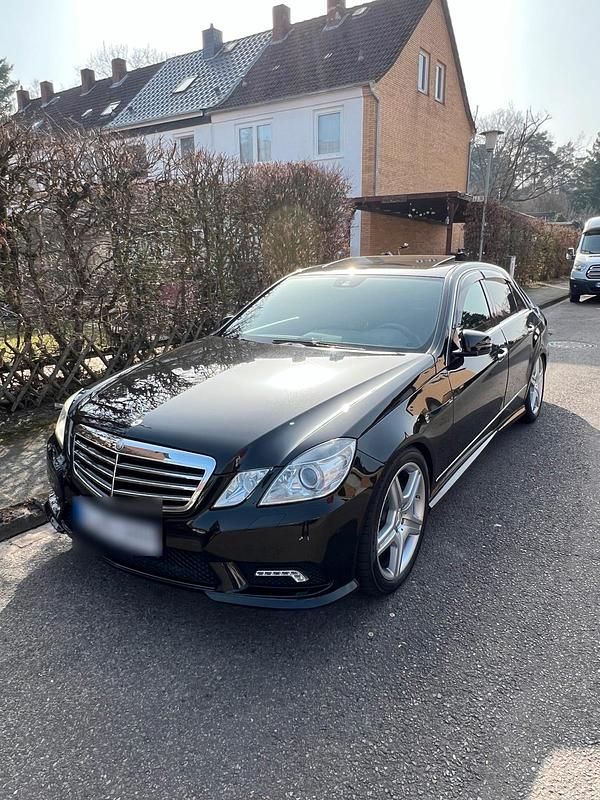 Gebraucht Mercedes E500 AMG 388 PS (285 kW) 2011 Schwarz Limousine