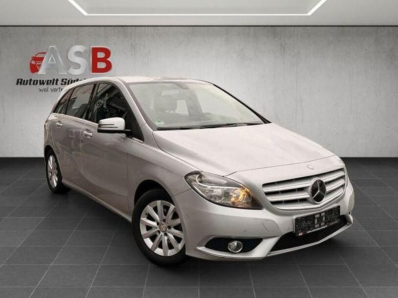 Gebraucht Mercedes B180 122 PS (89 kW) 2014 Silber Van / Kleinbus