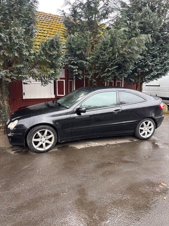 Gebraucht Mercedes 220 131 PS (96 kW) 2007 Schwarz Coupé